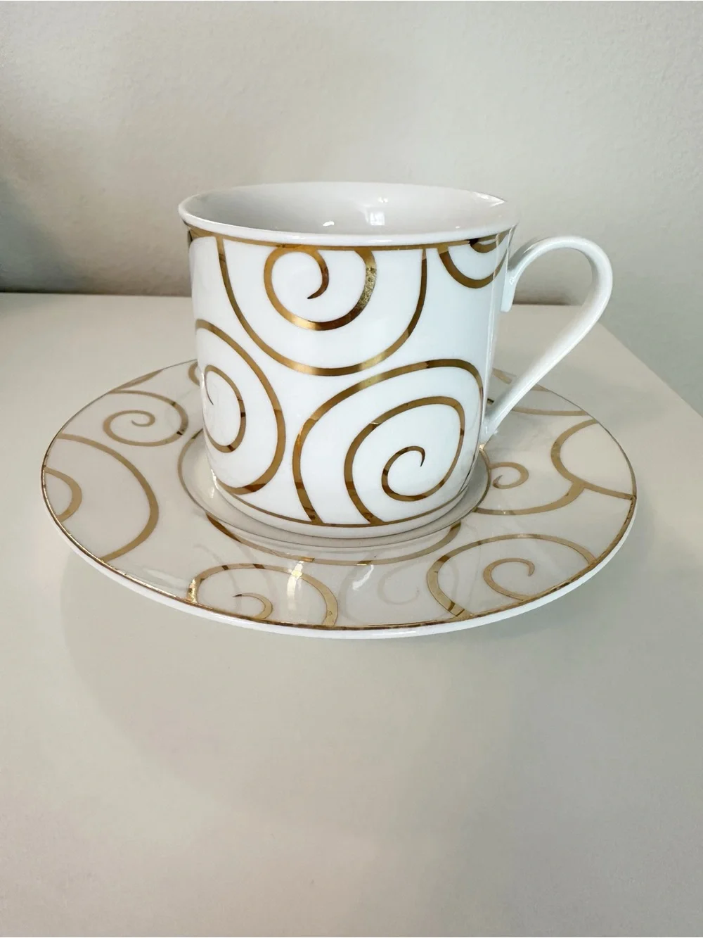 Pier 1 Porcelain Gold Swirl Tea Cups and Saucers -set of 6